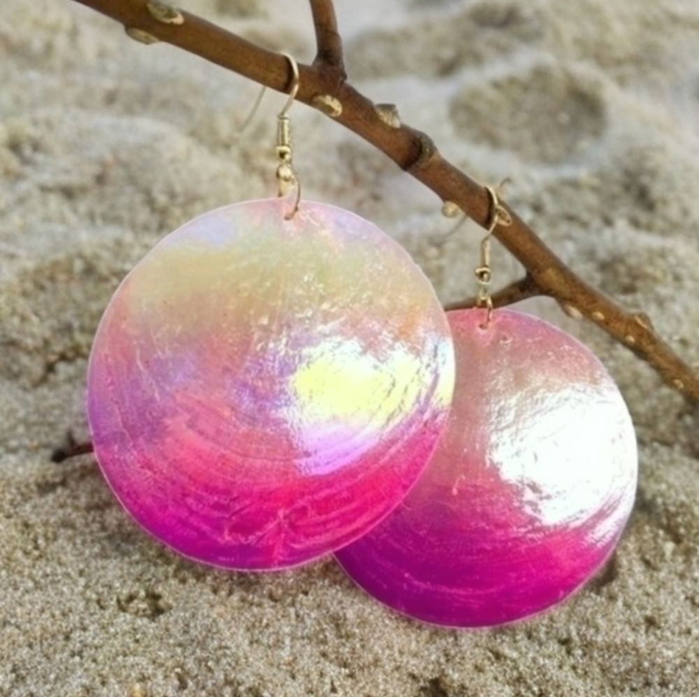 BOSTON PROPER NATURAL OMBRE SHELL IRRIDESCENT EARRINGS